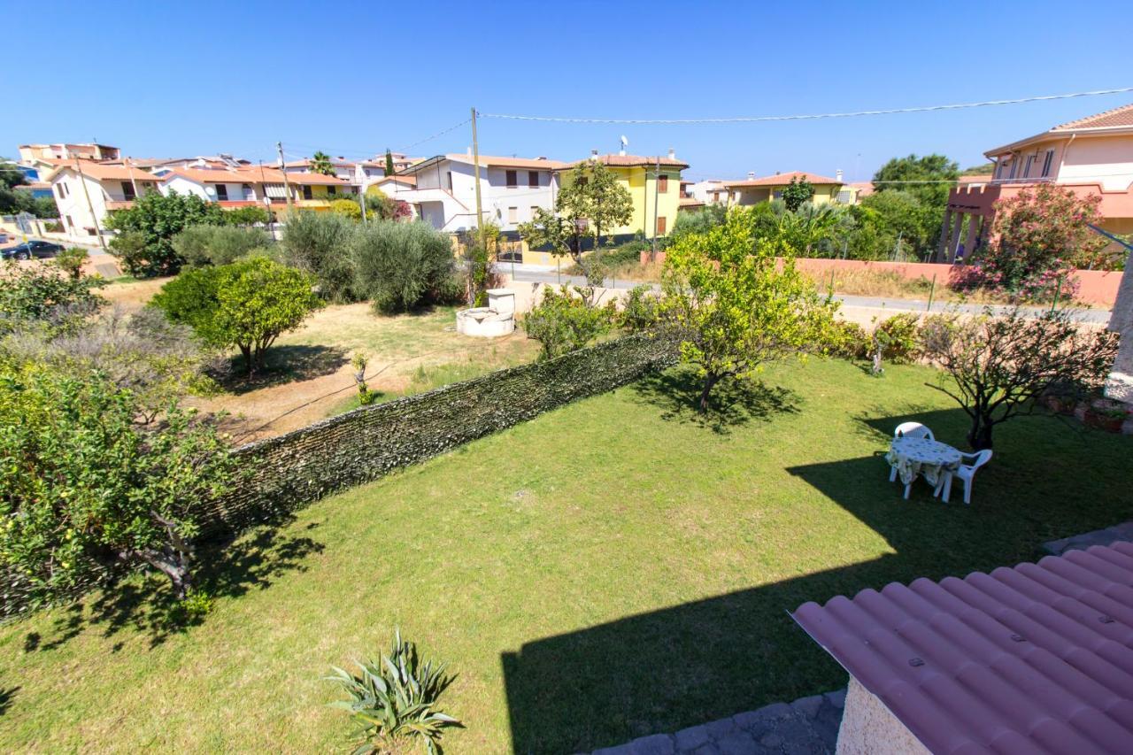 Appartamenti In Villa Con Ampio Giardino Esterno Posada  Bagian luar foto
