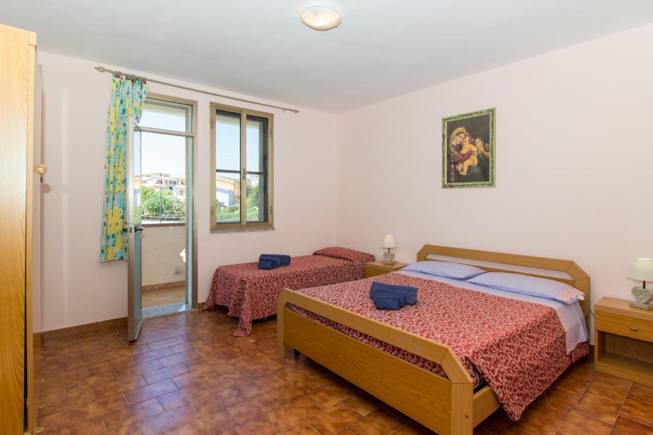 Appartamenti In Villa Con Ampio Giardino Esterno Posada  Bagian luar foto
