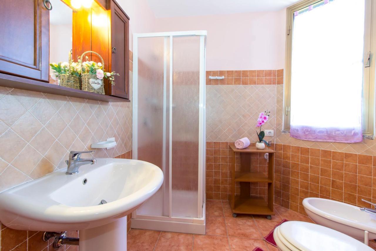 Appartamenti In Villa Con Ampio Giardino Esterno Posada  Bagian luar foto