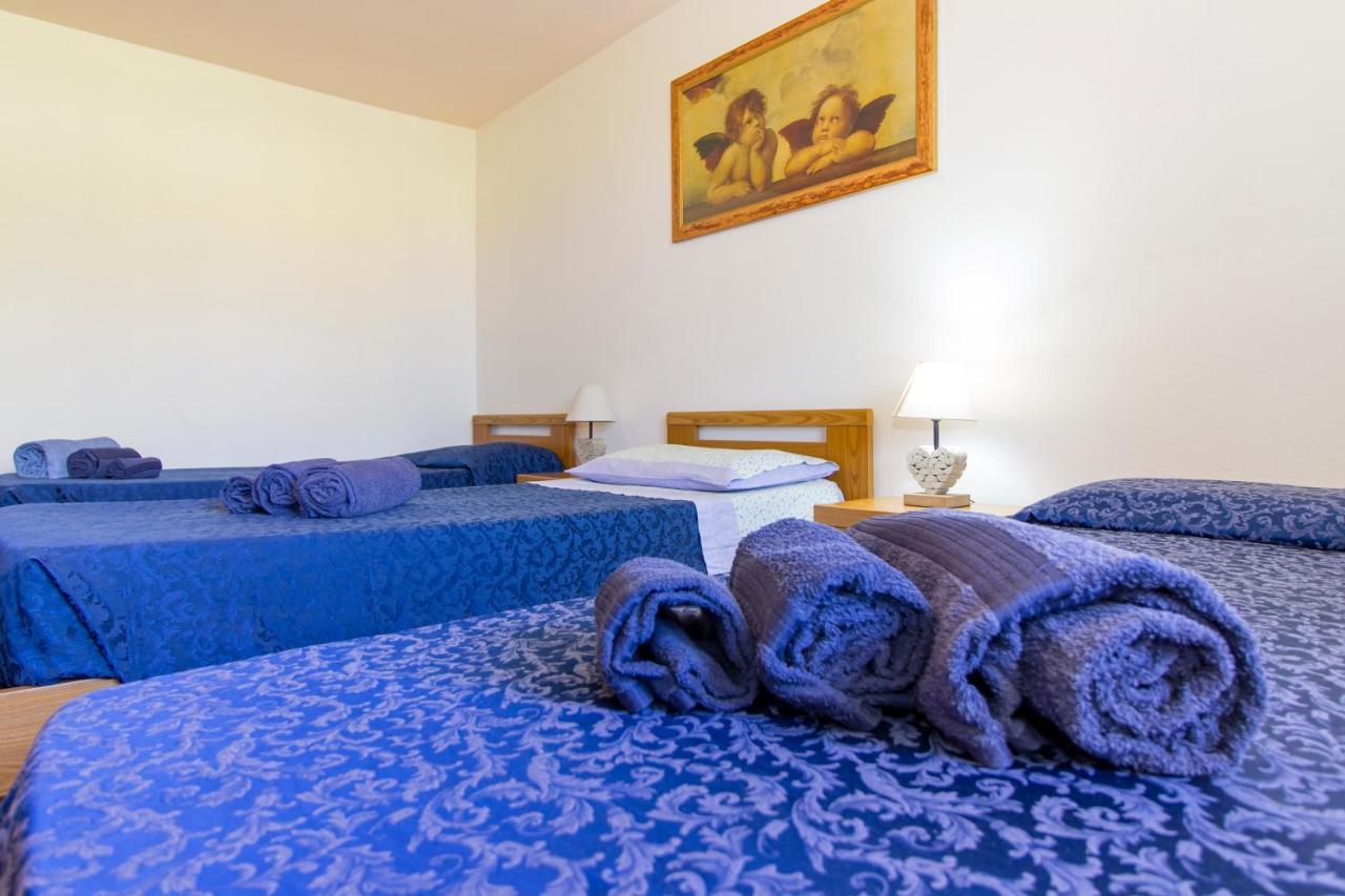 Appartamenti In Villa Con Ampio Giardino Esterno Posada  Bagian luar foto